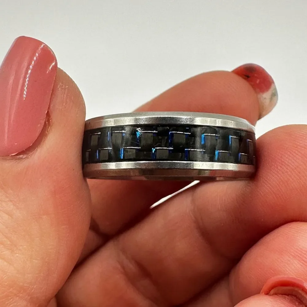 Men's 12.75-13 Silver toned metal and Red/Blue wire in resin center ring!‎